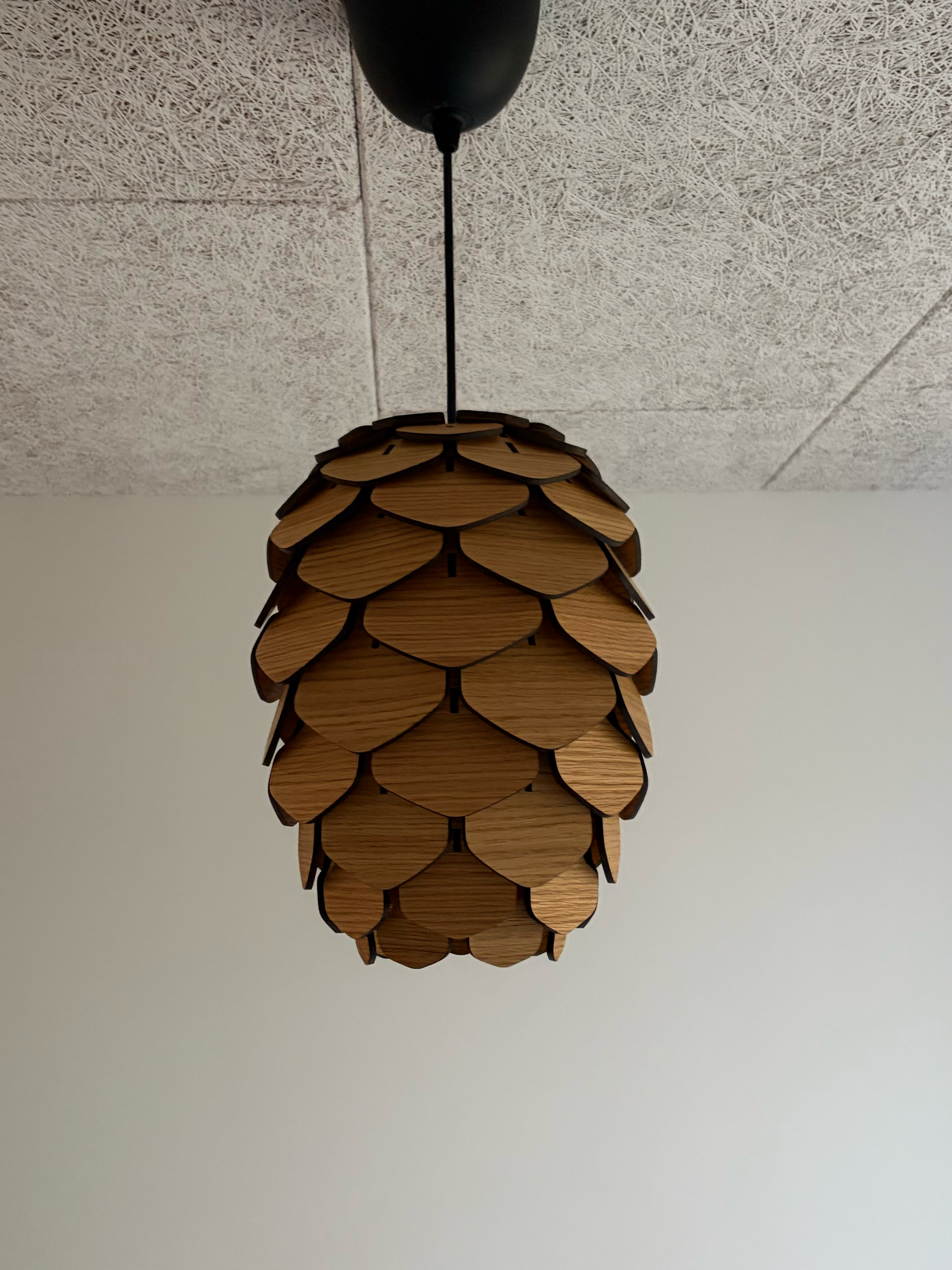 Pinjekogle Lampe